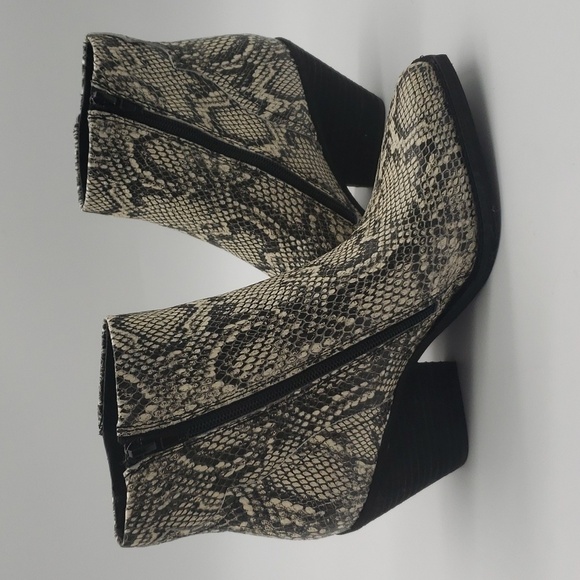 1539- Zodiac Women's Ramona Vegan Ankle Boots Size 7.5 NWT - Picture 6 of 13